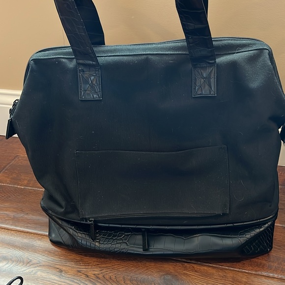 Black Beis Bundle, Convertible Weekender bag and Weekender Mini, &Cosmetic pouch - Picture 5 of 16